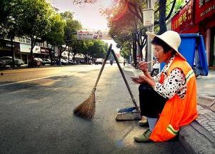 娱乐吃瓜酱环卫工人,默默守护城市清洁的“吃瓜酱”英雄
